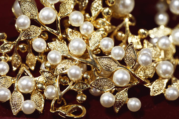jewelery with pearls
