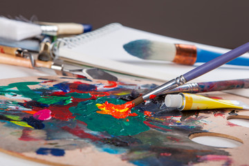 Obraz premium Farbpalette mit Pinsel