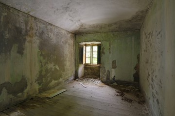 Fototapeta na wymiar Old abandoned room