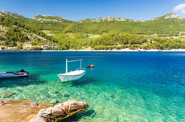 Fototapeta na wymiar crystal clear water of Adriatic sea on Peljesac peninsula, Dalmatia, Croatia