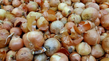 лук на рынке