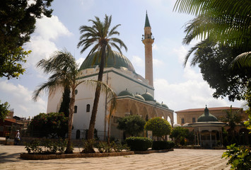 Fototapeta na wymiar Muslim Mosque in the oasis