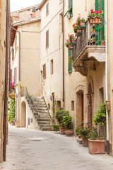 Fototapeta na wymiar The streets of the old Italian city of Pienza, Tuscany