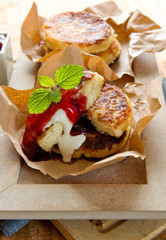 Cheesecakes with  sour cream  and strawberry jam.