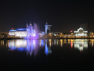 Fototapeta na wymiar Lake the lower boar with a fountain in Kazan, Russia - night view