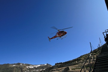 Helikopter ratownictwa górskiego - obrazy, fototapety, plakaty