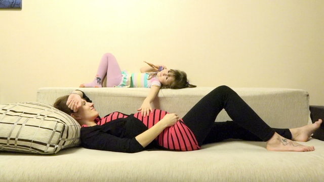 daughter stoke belly pregnant mother