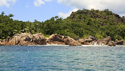 Naklejka premium Beautiful Huge granite boulders on Curieuse Island in Indian Ocean.
