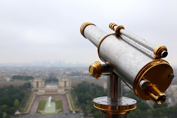 Obraz na płótnie Canvas Подзорная труба на Эйфелевой башне 