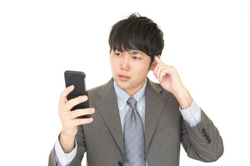 不安な表情のビジネスマン