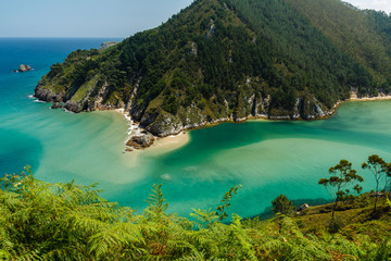 Paisaje Estuario Ría Tina Menor. Playa del Sable. Municipio de Val de San Vicente, Cantabria.