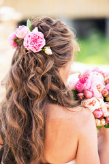 Obraz na płótnie Canvas flowers in the bride's hair