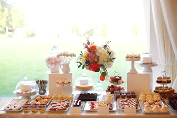Foto op Plexiglas Heerlijke desserts tijdens een ceremonie © hreniuca