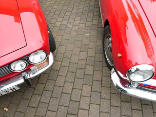 Sportwagen in Rot aus dem Italien der Fünfzigerjahre und Sechzigerjahre beim Oldtimertreffen...