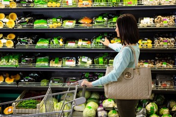 Portrait of a smiling woman doing shopping