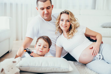 Obraz premium happy family.a pregnant woman