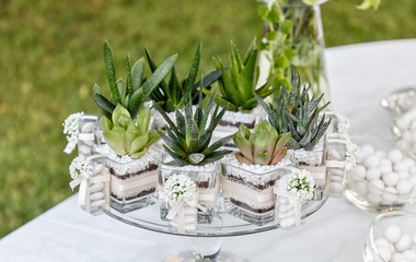 floral arrangement for wedding banqueting