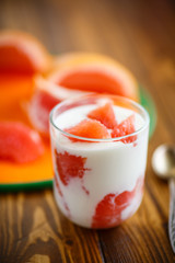 Greek yogurt with red grapefruit 