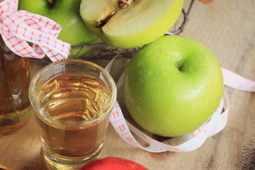 apple grren with juices