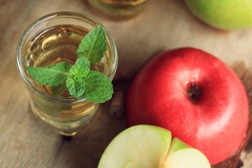 apple grren with juices