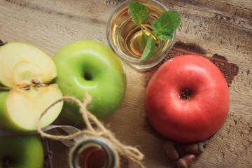 apple grren with juices