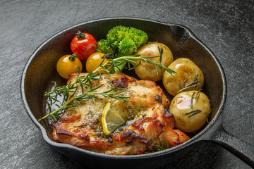 チキンのローズマリー香草焼きHerb firing of the chicken