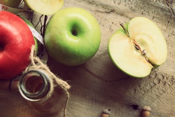 apple grren with juices