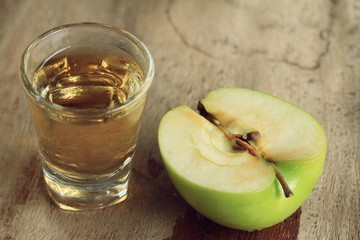 apple grren with juices