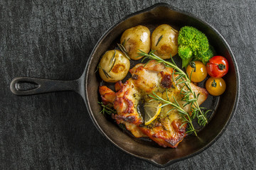 チキンのローズマリー香草焼きHerb firing of the chicken