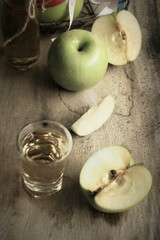 apple grren with juices