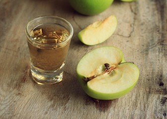 apple grren with juices