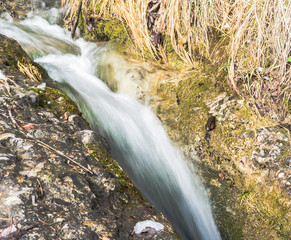 Fliessendes Wasser in der Natur