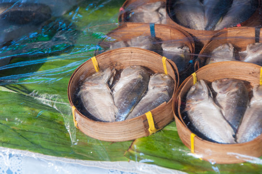 Mackerel steamed in bamboo bask