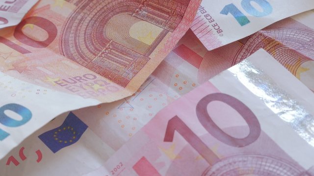 00:01 | 00:24
1&times;
Ten euro paper banknotes in the row slow tilt 4K 2160p 30fps UltraHD footage- Slow tilting on lot of 10 euro banknotes close-up 4K 3840X2160 UHD video 