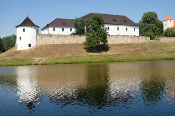 Fototapeta na wymiar Late gothic fortress Zumberk in the South Bohemia, Czech Republic.