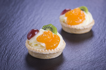 mini tart with pudding and fruit