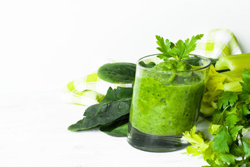 Green vegetable smoothie