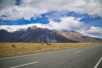 Berge und Wege im Mount Cook National Park Neuseeland