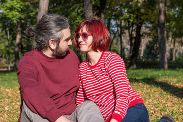 Fototapeta premium Happy couple in the park