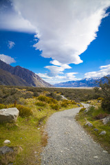 Fototapeta na wymiar Berge und Wege im Mount Cook National Park Neuseeland