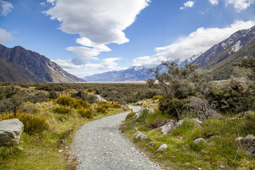 Berge und Wege im Mount Cook National Park Neuseeland