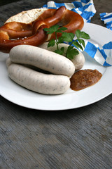 organisch lifestyle werbetafel bayrische bio weißwürste brezel süsser senf copyspace