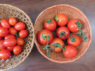 tomatoes on a wooden base