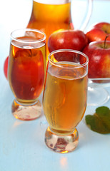 Apple juice and fresh red apples