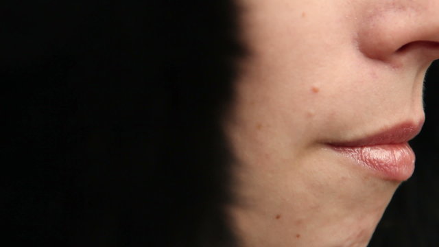 Girl chews the cud of the face