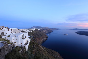 Obraz premium Santorini at sunset, Mediterranean sea, Greece.