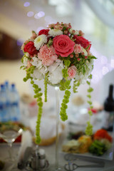 floral arrangement for the festive table