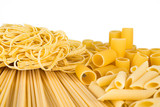 Pasta su sfondo bianco