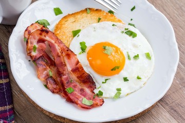 Classic English Breakfast, fried eggs, bacon, crunchy toast