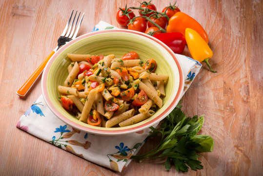 pasta with fresh tomatoes and capsicum